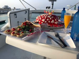 جشن تولد روی کشتی در کیش